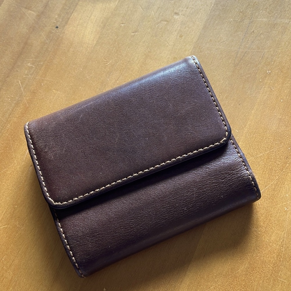 Coach Bi-fold wallet. Leather. Snap closure